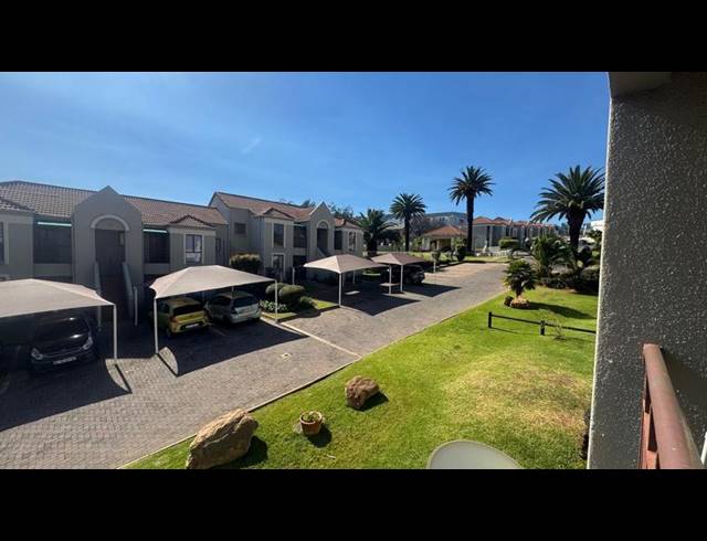 2 BEDROOM TOWNHOUSE FOR SALE IN OAKDENE